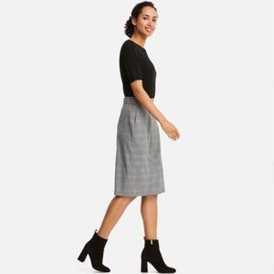 NWOT Uniqlo checked high-waist narrow skirt